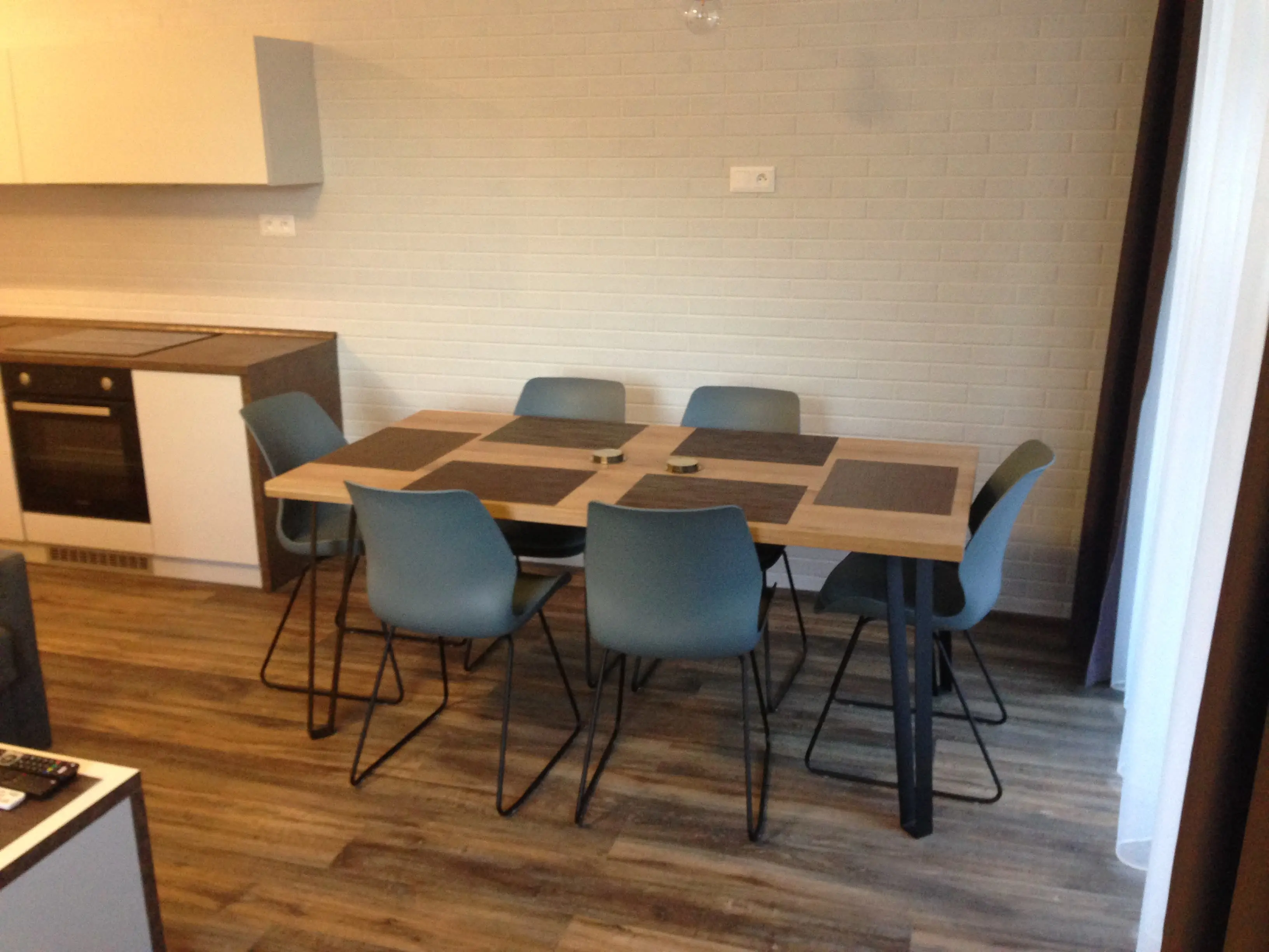 Apartmán 2 – Jedálenský stôl